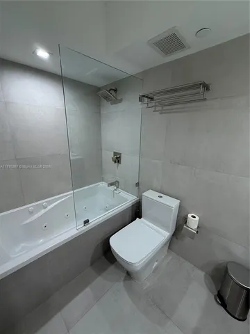 $4,000 | 5900 Collins Avenue, Unit 705, Miami Beach, FL 33140