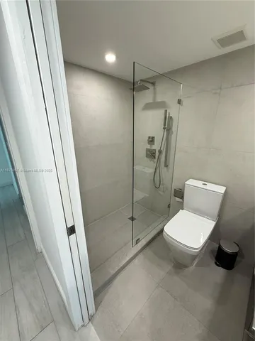 $4,000 | 5900 Collins Avenue, Unit 705, Miami Beach, FL 33140