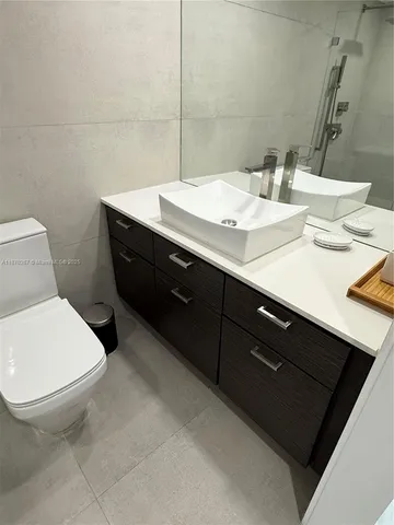 $4,000 | 5900 Collins Avenue, Unit 705, Miami Beach, FL 33140