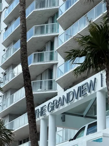 $4,000 | 5900 Collins Avenue, Unit 705, Miami Beach, FL 33140