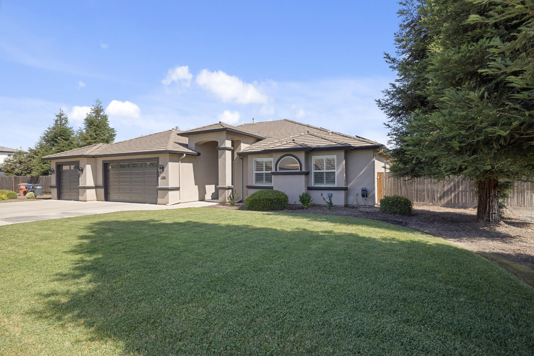 2208 West Benton Court Exeter, CA 93221 - Photo 2 of 84 02 - Front of Property