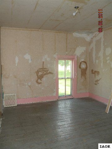 504 East Grand River Road Bancroft, MI 48414 - Photo 6 of 9 41343-5.JPG