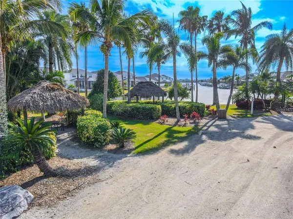 $374,000 | 5515 Golden Isles Drive, Apollo Beach, FL 33572