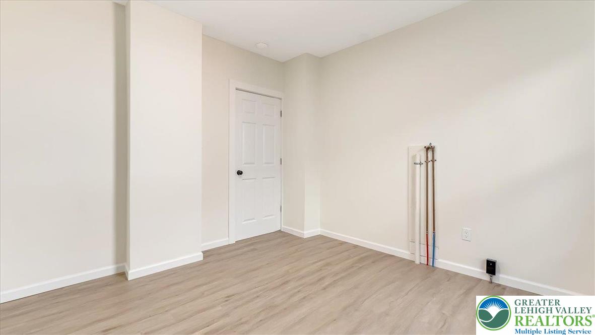 2132 Butler Street Wilson, PA 18042 - Photo 23 of 34 Gallery Image 23