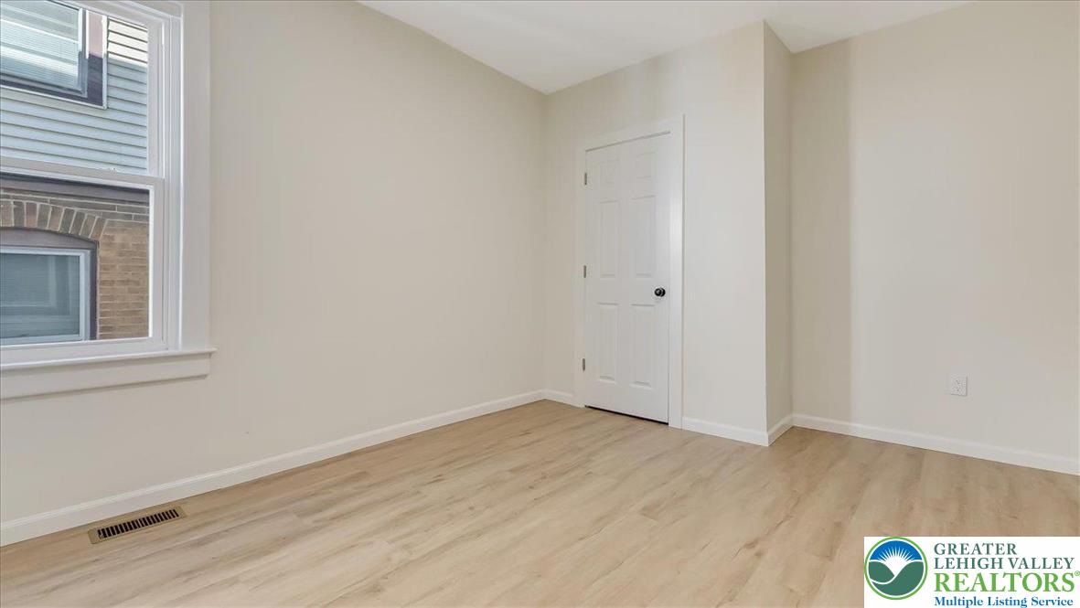 2132 Butler Street Wilson, PA 18042 - Photo 26 of 34 Gallery Image 26