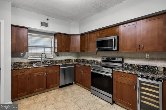 $2,200 | 6070 Main Street, Voorhees, NJ 08043