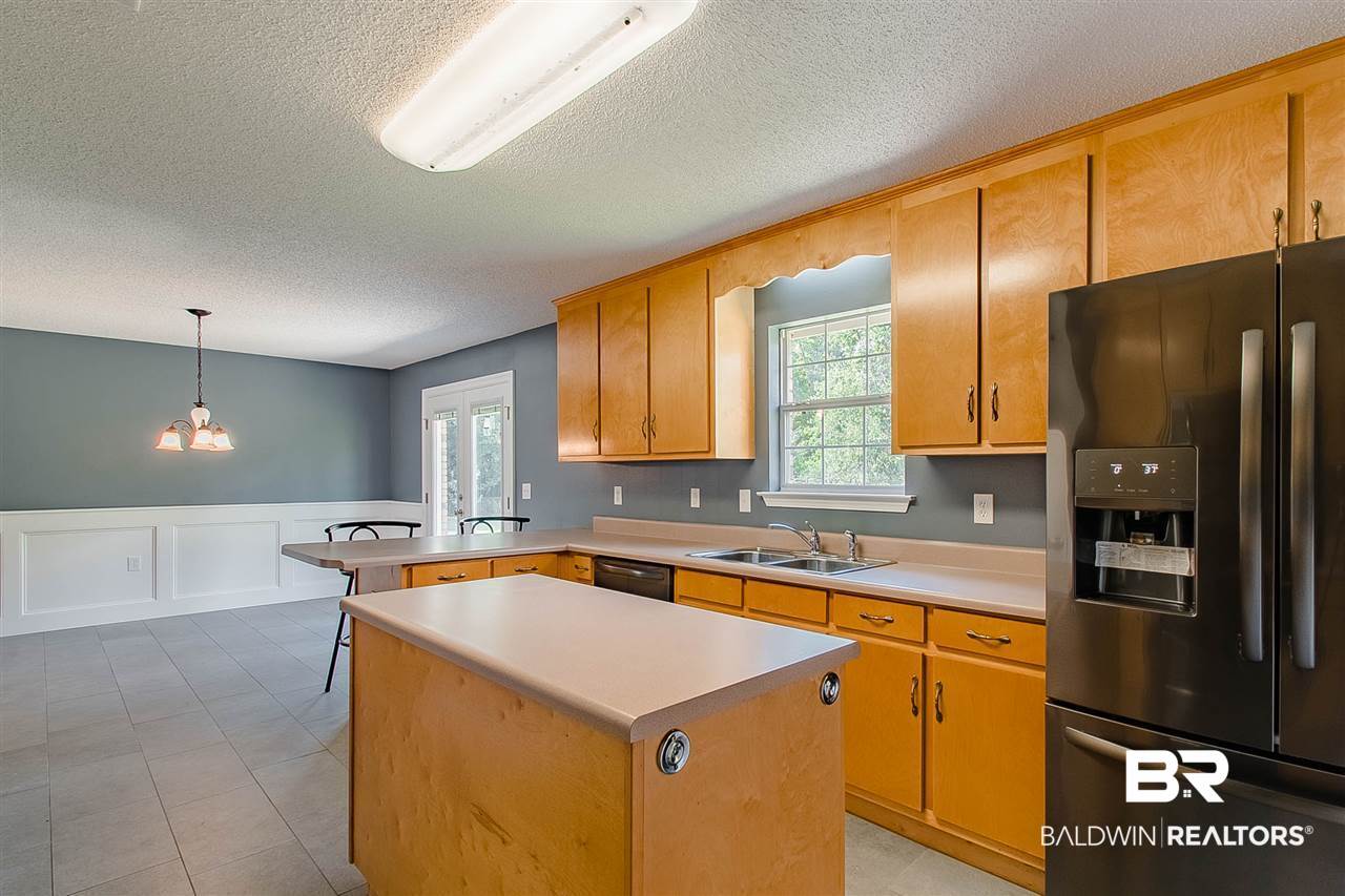 20940 Langford Road Fairhope, AL 36532 - Photo 18 of 43 Kitchen to Dining