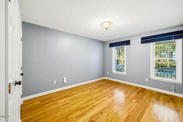 a view of empty room with window