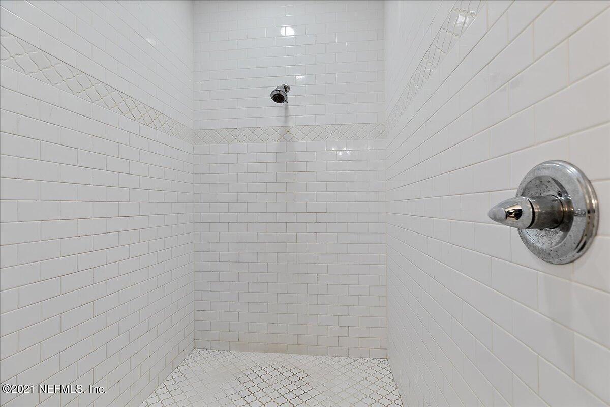 6102 Harry Rewis Road Macclenny, FL 32063 - Photo 18 of 36 18-Primary Shower