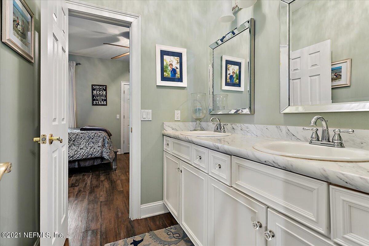 6102 Harry Rewis Road Macclenny, FL 32063 - Photo 22 of 36 23-Jack & Jill Bath