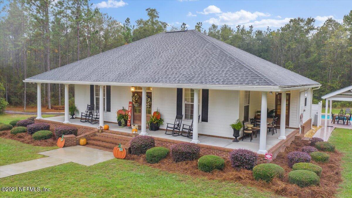 6102 Harry Rewis Road Macclenny, FL 32063 - Photo 3 of 36 03-Porch