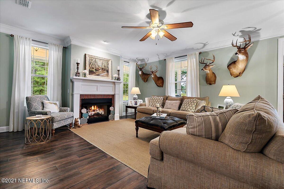 6102 Harry Rewis Road Macclenny, FL 32063 - Photo 7 of 36 07-Living Room