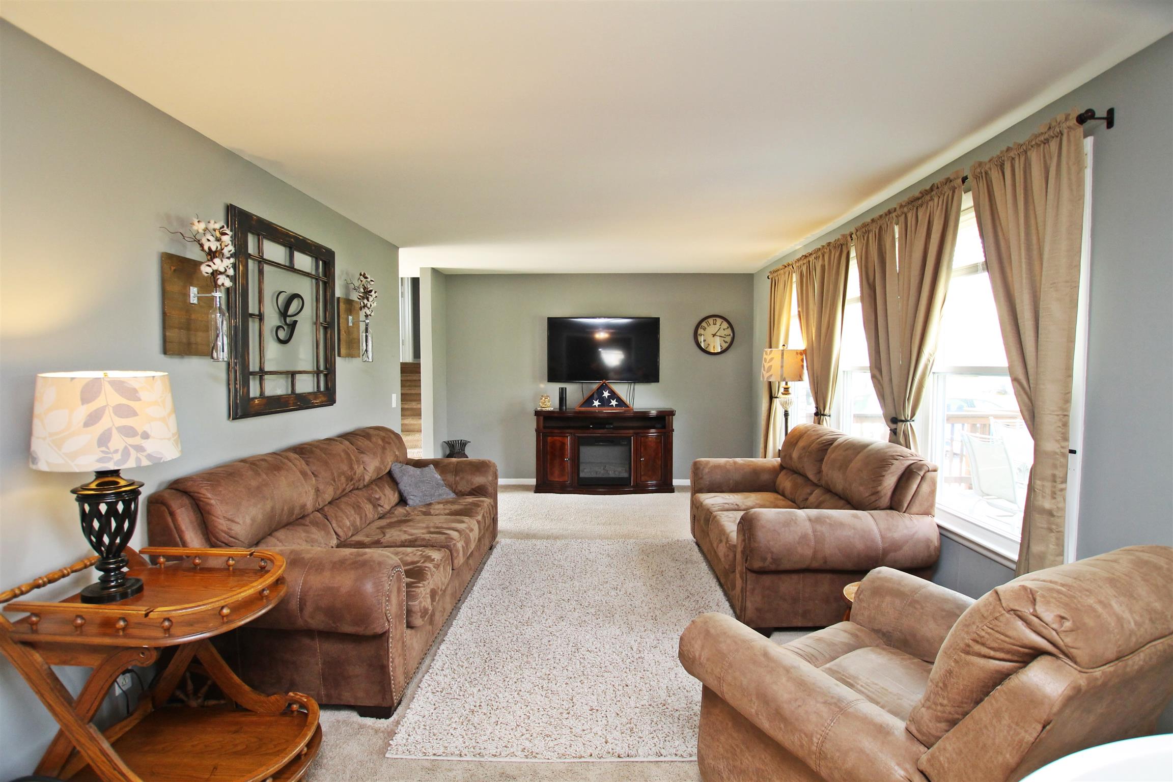 5141 New Chapel Road Springfield, TN 37172 - Photo 4 of 30 a living room with furniture and a large window