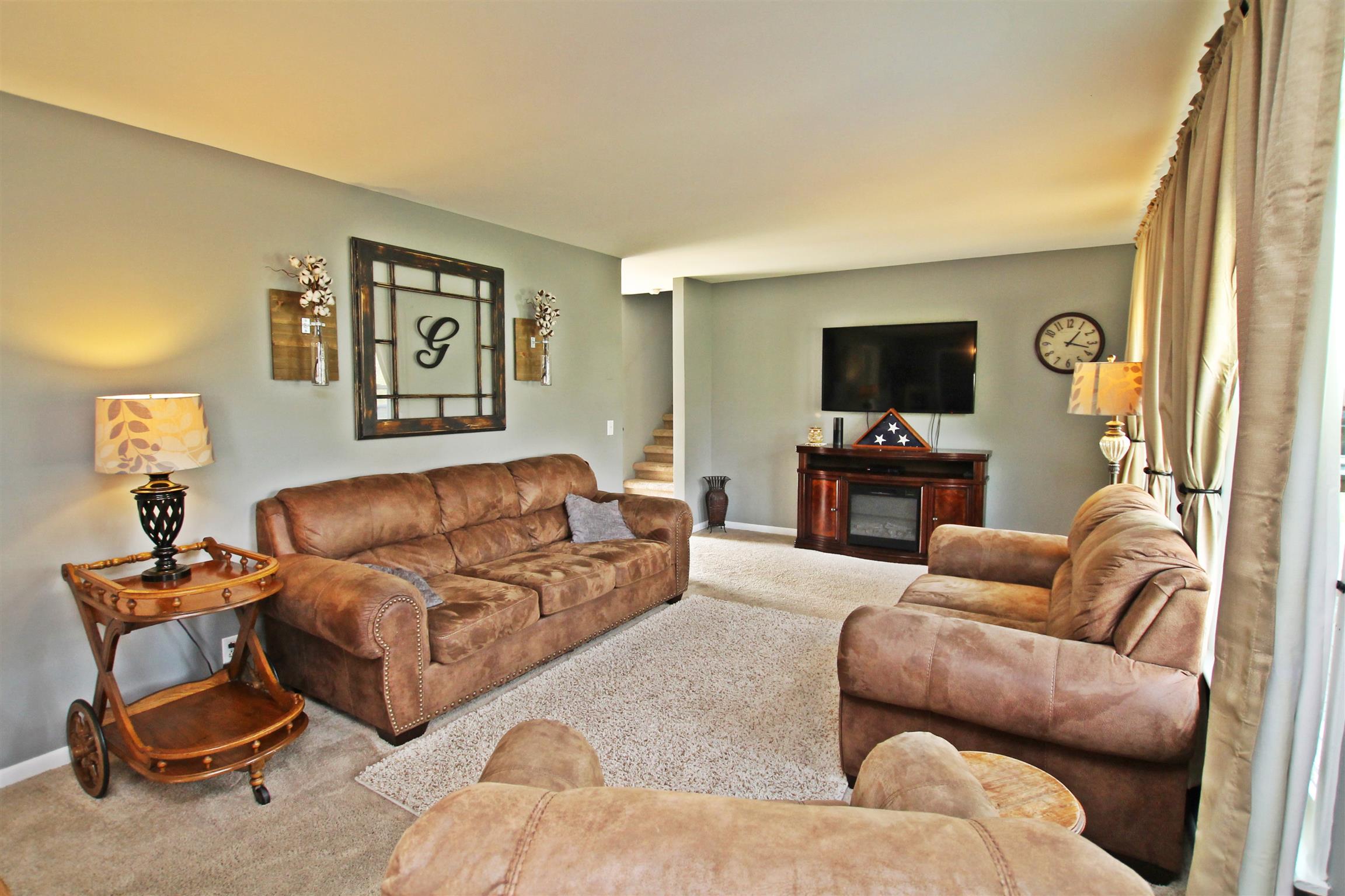 5141 New Chapel Road Springfield, TN 37172 - Photo 5 of 30 a living room with furniture and a flat screen tv