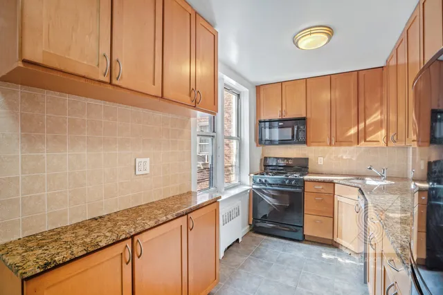 $350,000 | 153 Bennett Avenue, Unit 3E | Hudson Heights