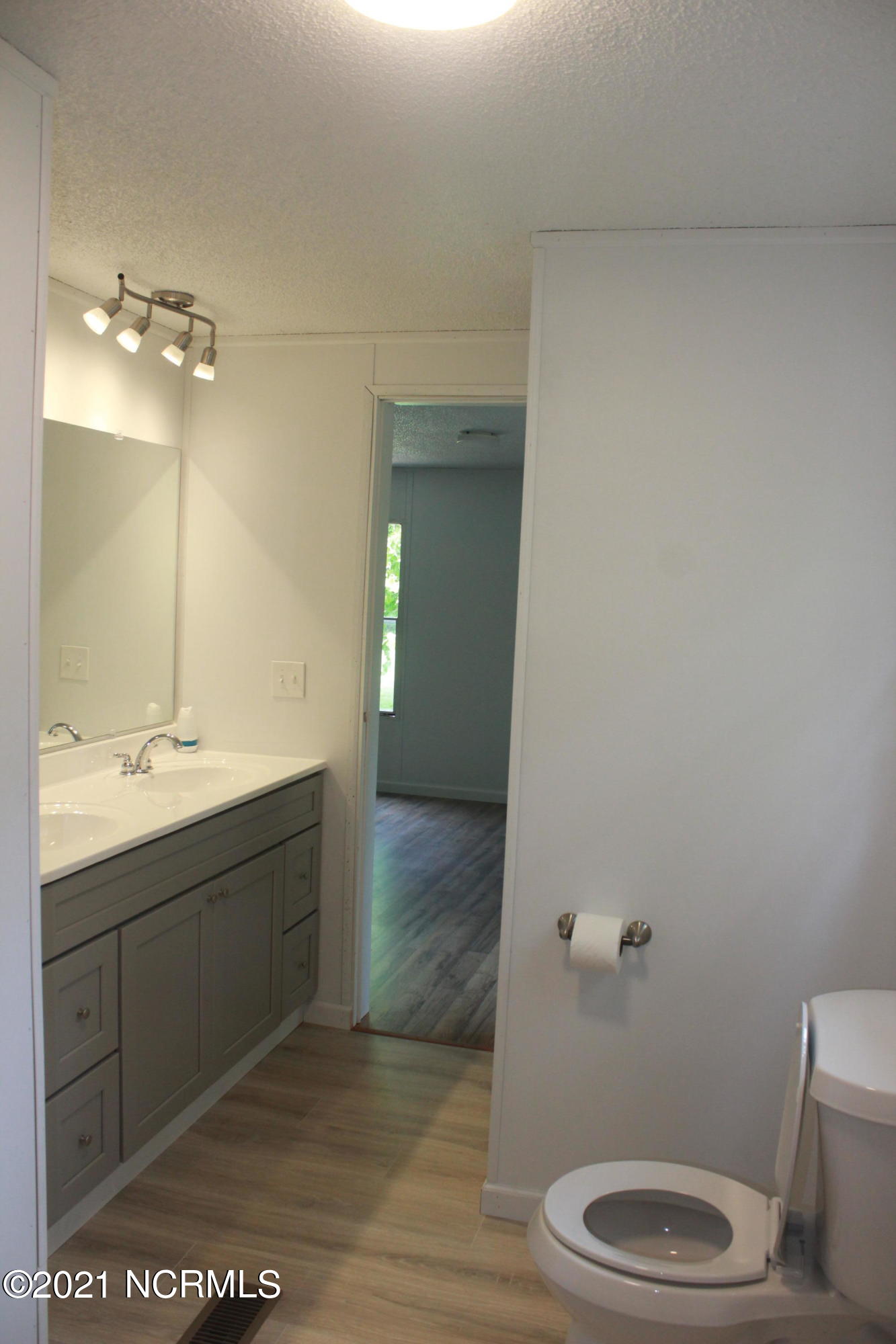 1152 Sloop Point Road Hampstead, NC 28443 - Photo 18 of 21 Master bath