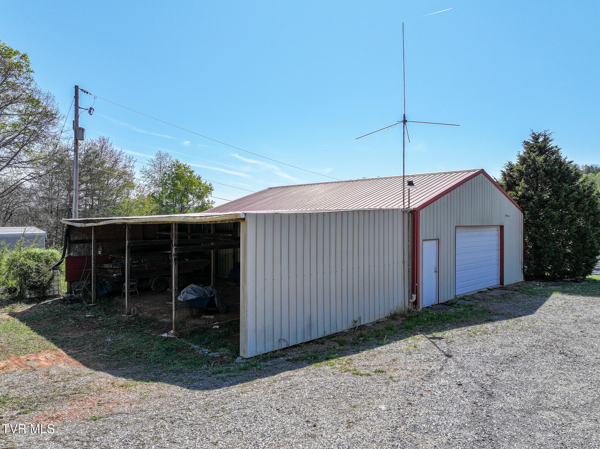 4061 Carters Valley Road Church Hill, TN 37642 - Photo 14 of 54 garage