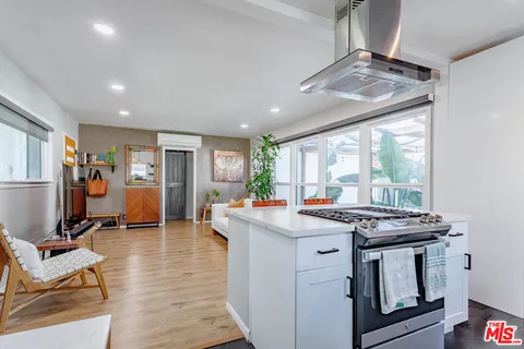 $949,000 | 5541 East Mezzanine Way, Long Beach, CA 90808