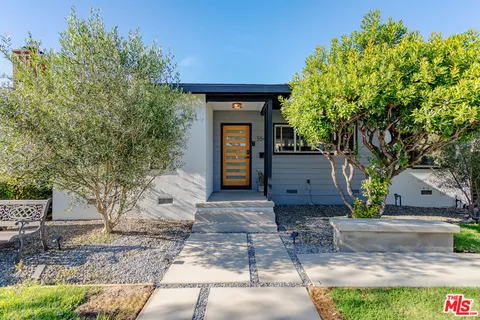 $949,000 | 5541 East Mezzanine Way, Long Beach, CA 90808