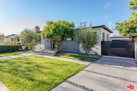 $949,000 | 5541 East Mezzanine Way, Long Beach, CA 90808