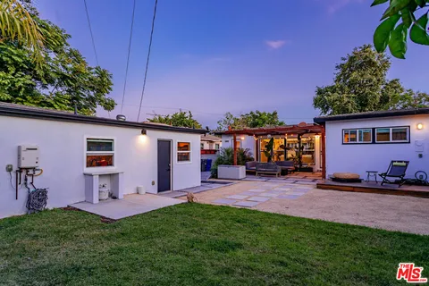 $949,000 | 5541 East Mezzanine Way, Long Beach, CA 90808