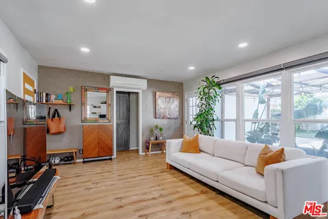 $949,000 | 5541 East Mezzanine Way, Long Beach, CA 90808