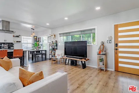$949,000 | 5541 East Mezzanine Way, Long Beach, CA 90808
