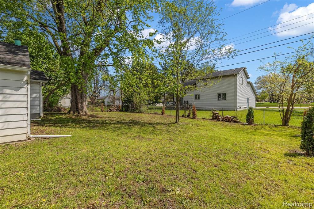 3327 Hessel Avenue Rochester Hills, MI 48307 - Photo 32 of 36