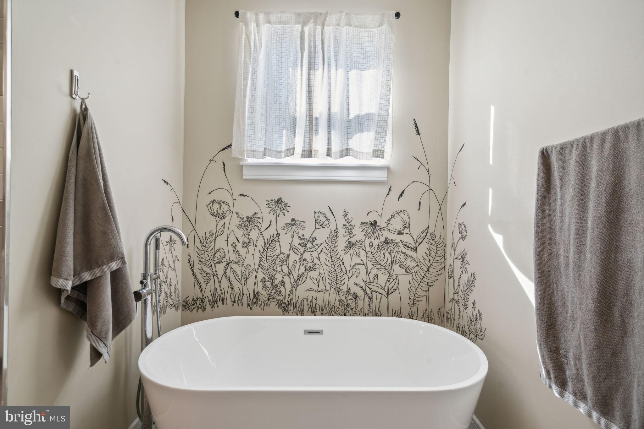518 Mercy Street Philadelphia, PA 19148 - Photo 11 of 50 Serene bath with floral accents.