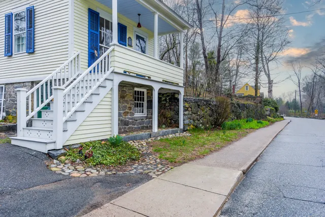 $2,500 | 20 Grove Street, Essex, CT 06426