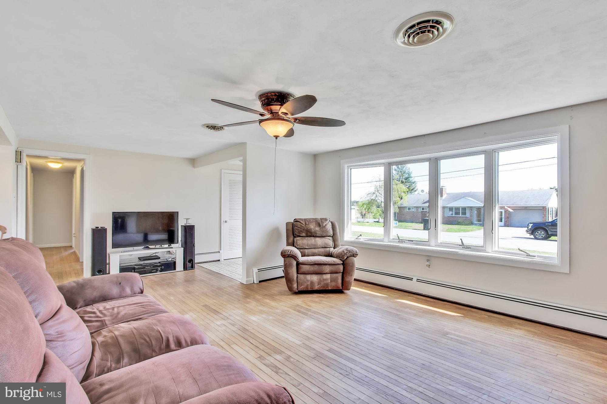 1240 Crescent Road York, PA 17402 - Photo 4 of 26 Gallery Image 4