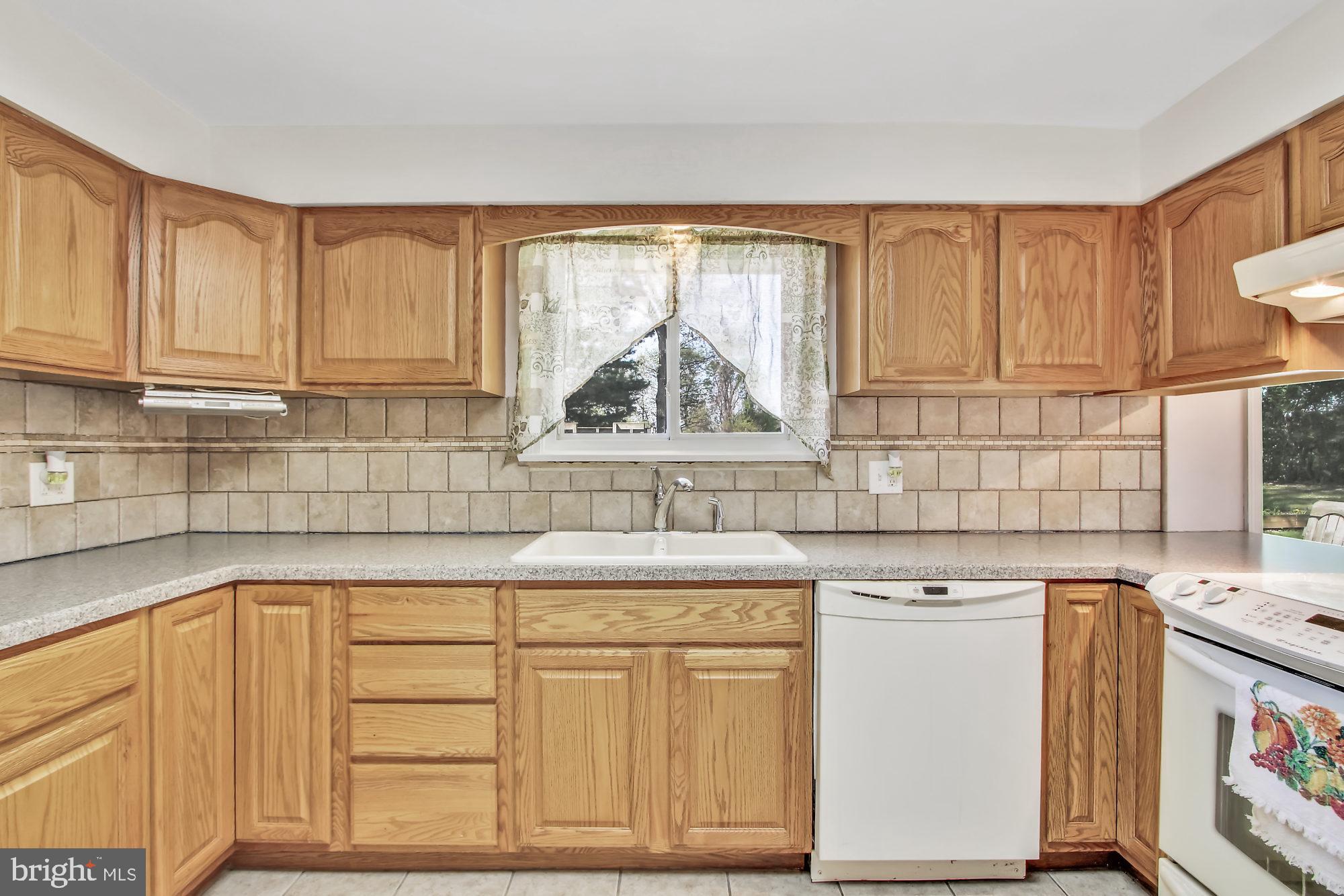 1240 Crescent Road York, PA 17402 - Photo 10 of 26 Gallery Image 10