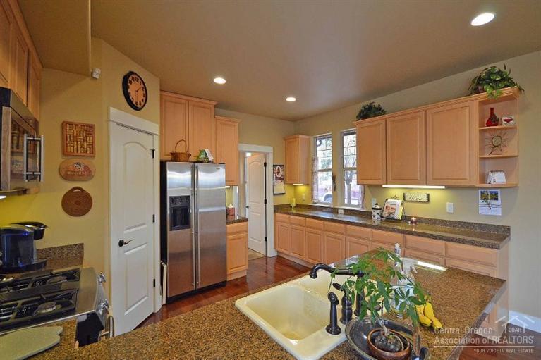 3944 Southwest Timber Avenue Redmond, OR 97756 - Photo 10 of 25 Additional Photo