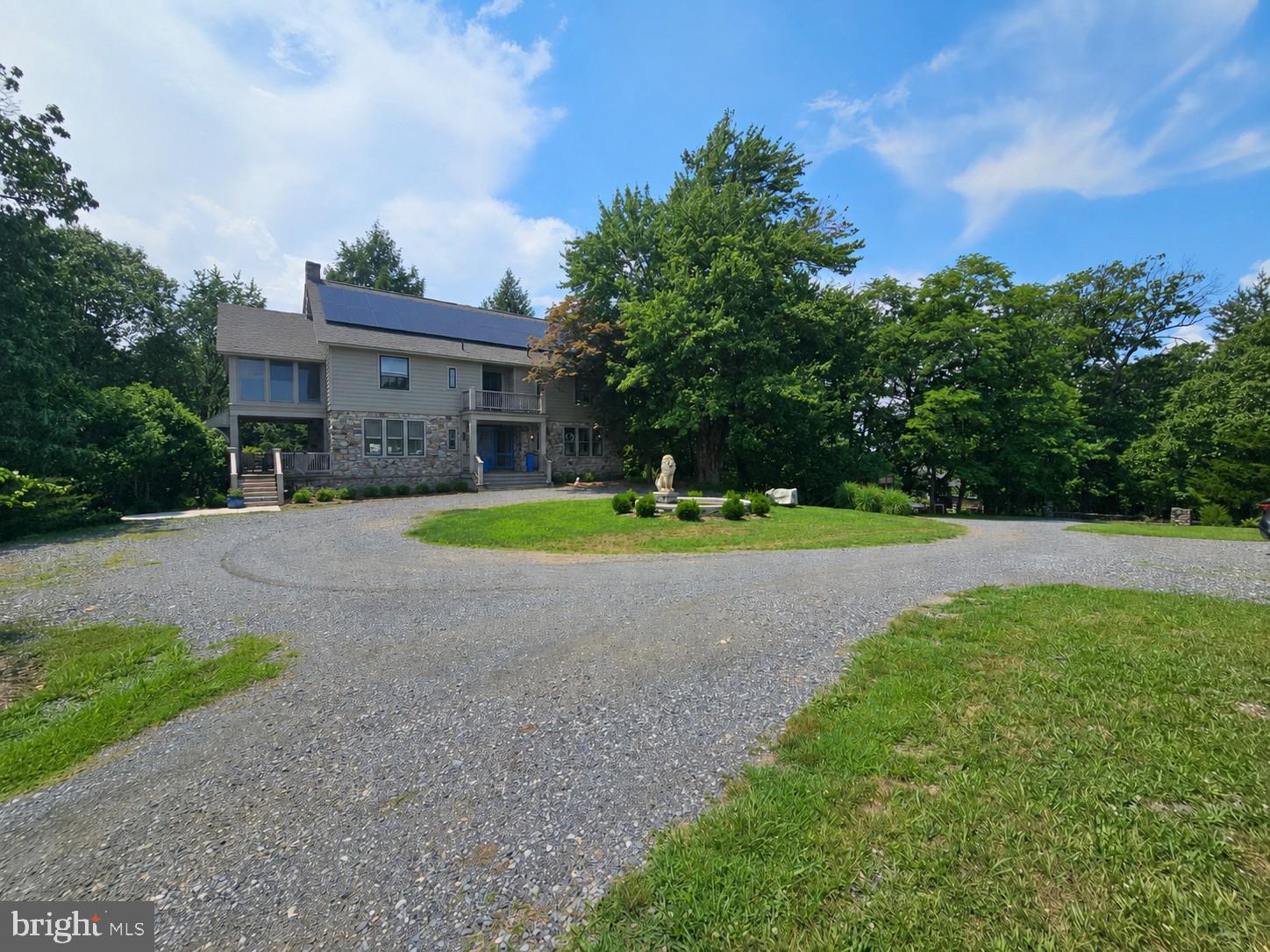 13245 Buena Vista Road Waynesboro, PA 17268 - Photo 5 of 54 Circular driveway