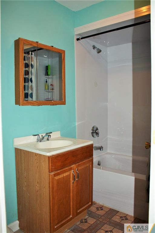 33 Ashley Road Edison, NJ 08817 - Photo 15 of 20 a bathroom with a sink and a bathtub