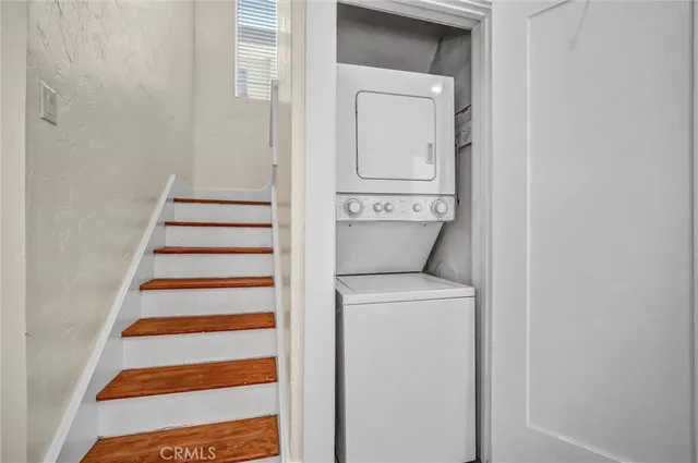 a view of entryway with washer and dryer