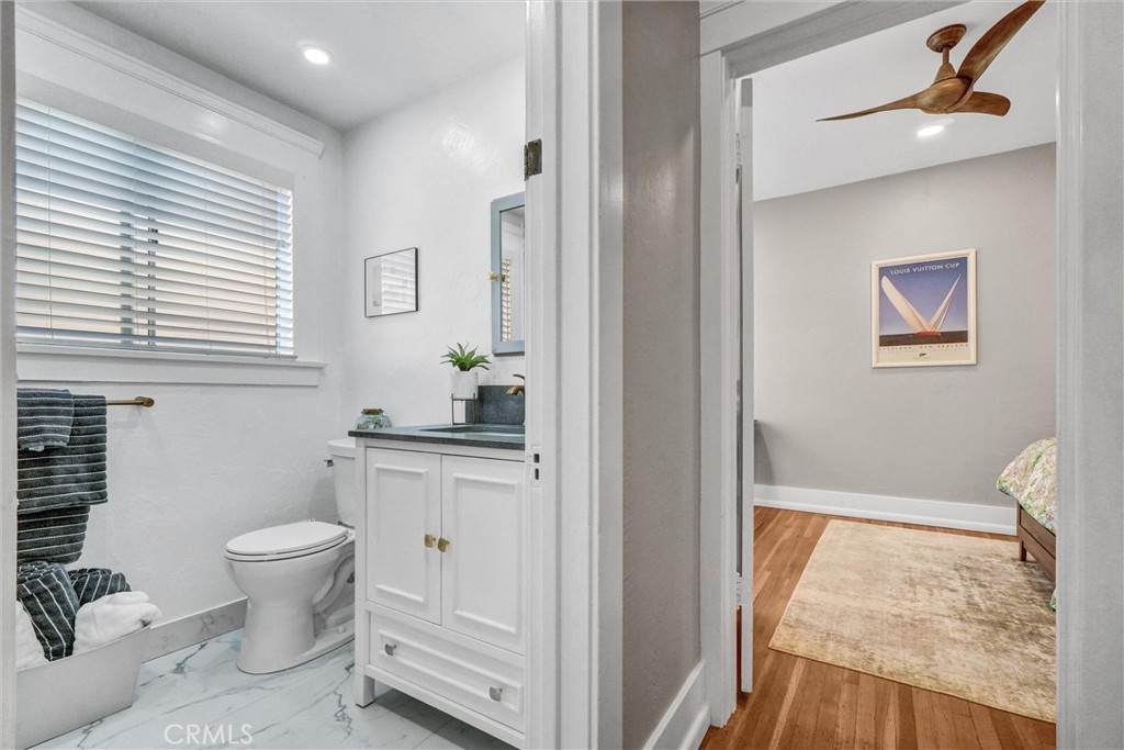1616 East Ocean Boulevard, Unit 6 Long Beach, CA 90802 - Photo 25 of 37 a bathroom with a toilet sink and a bathtub