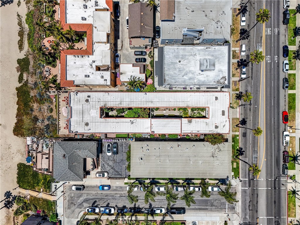 1616 East Ocean Boulevard, Unit 6 Long Beach, CA 90802 - Photo 36 of 37 an aerial view of multiple house