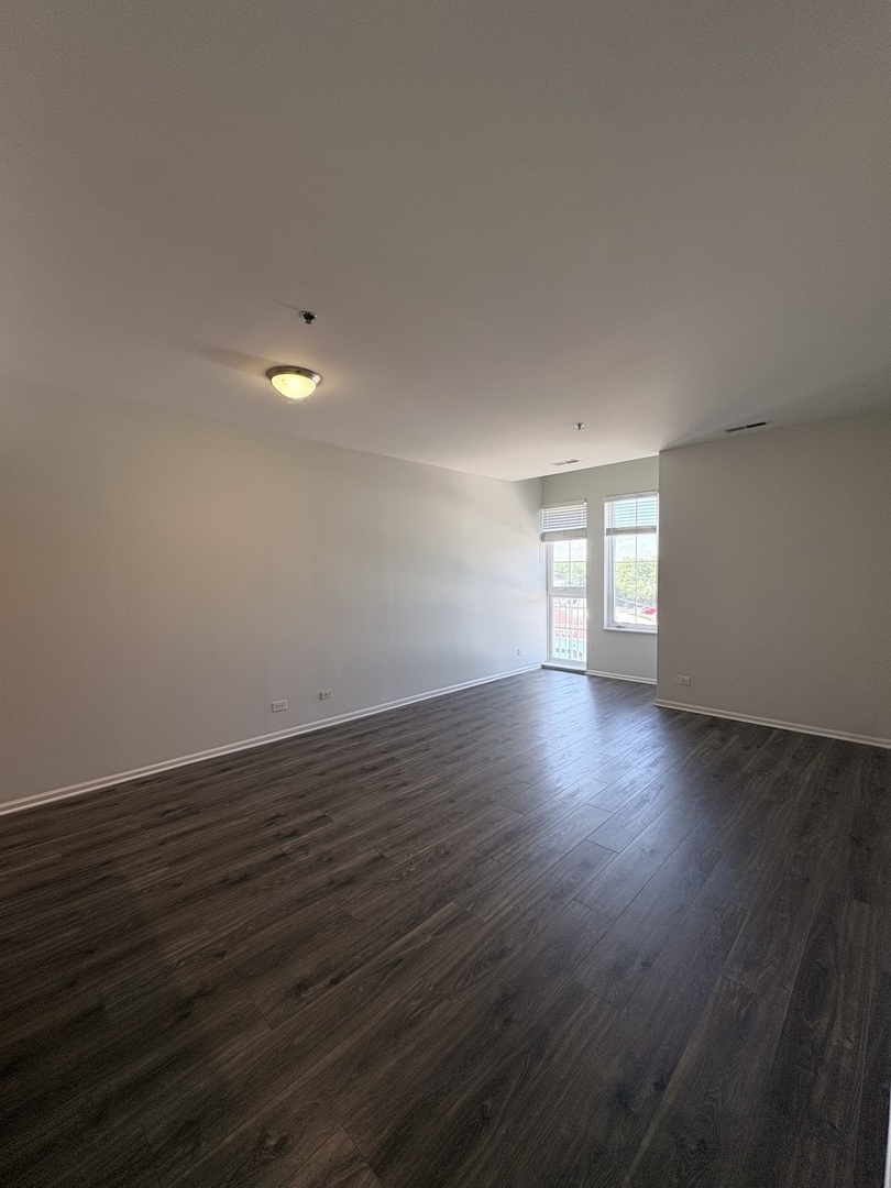 625 Deerfield Road, Unit 402 Deerfield, IL 60015 - Photo 7 of 13