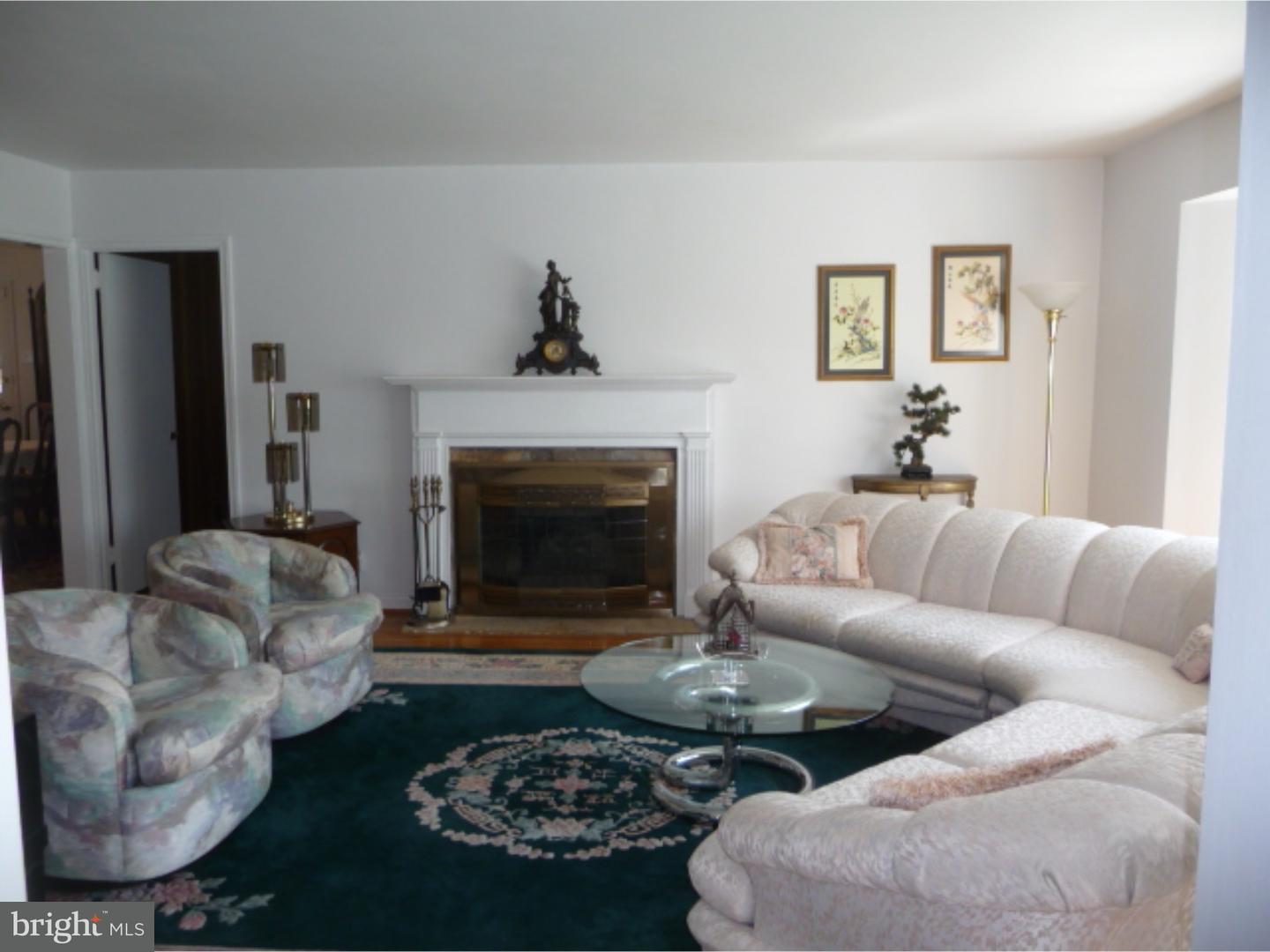 2078 Kent Road Huntingdon Valley, PA 19006 - Photo 7 of 25 Living Room