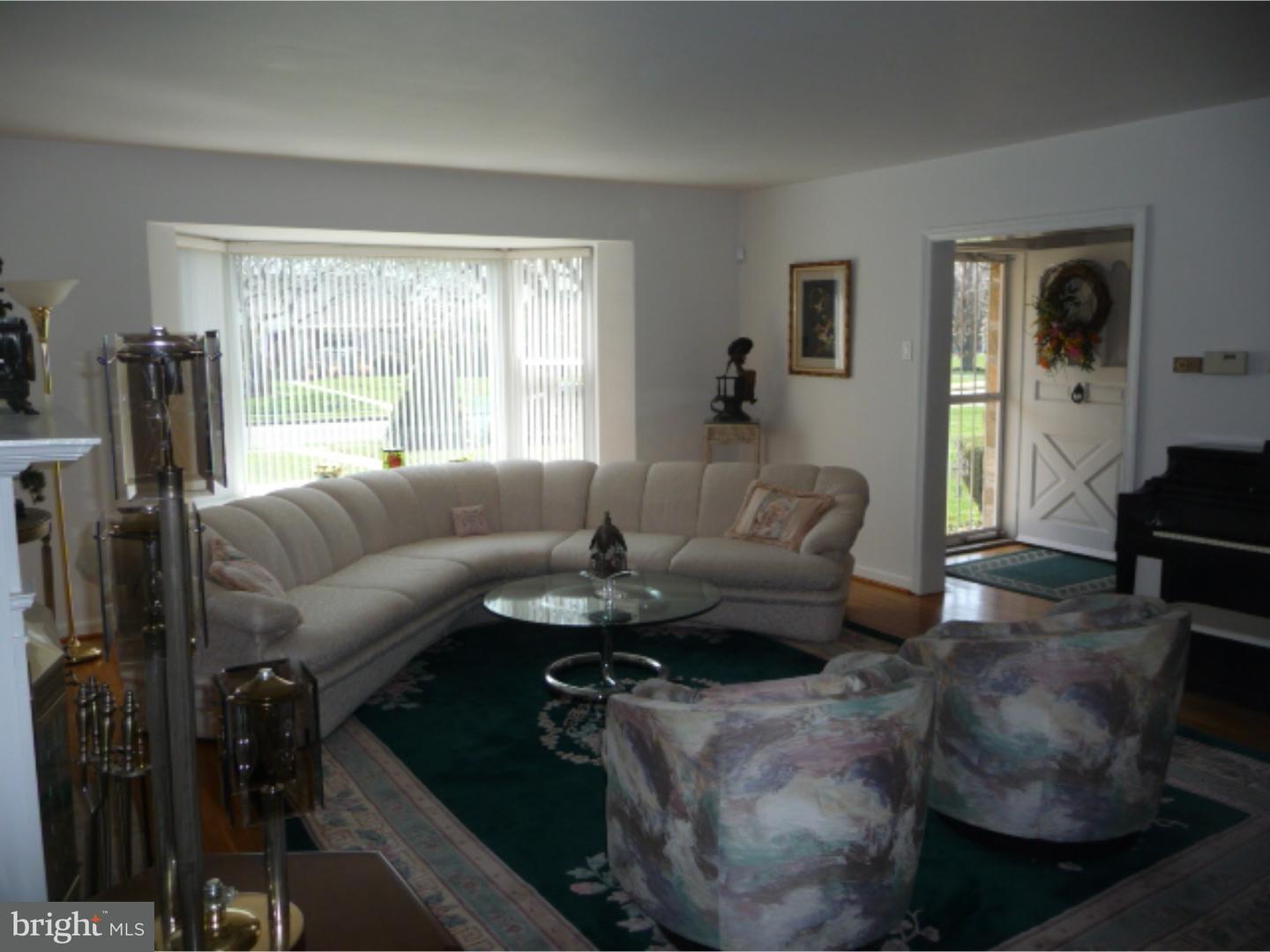 2078 Kent Road Huntingdon Valley, PA 19006 - Photo 8 of 25 Living Room