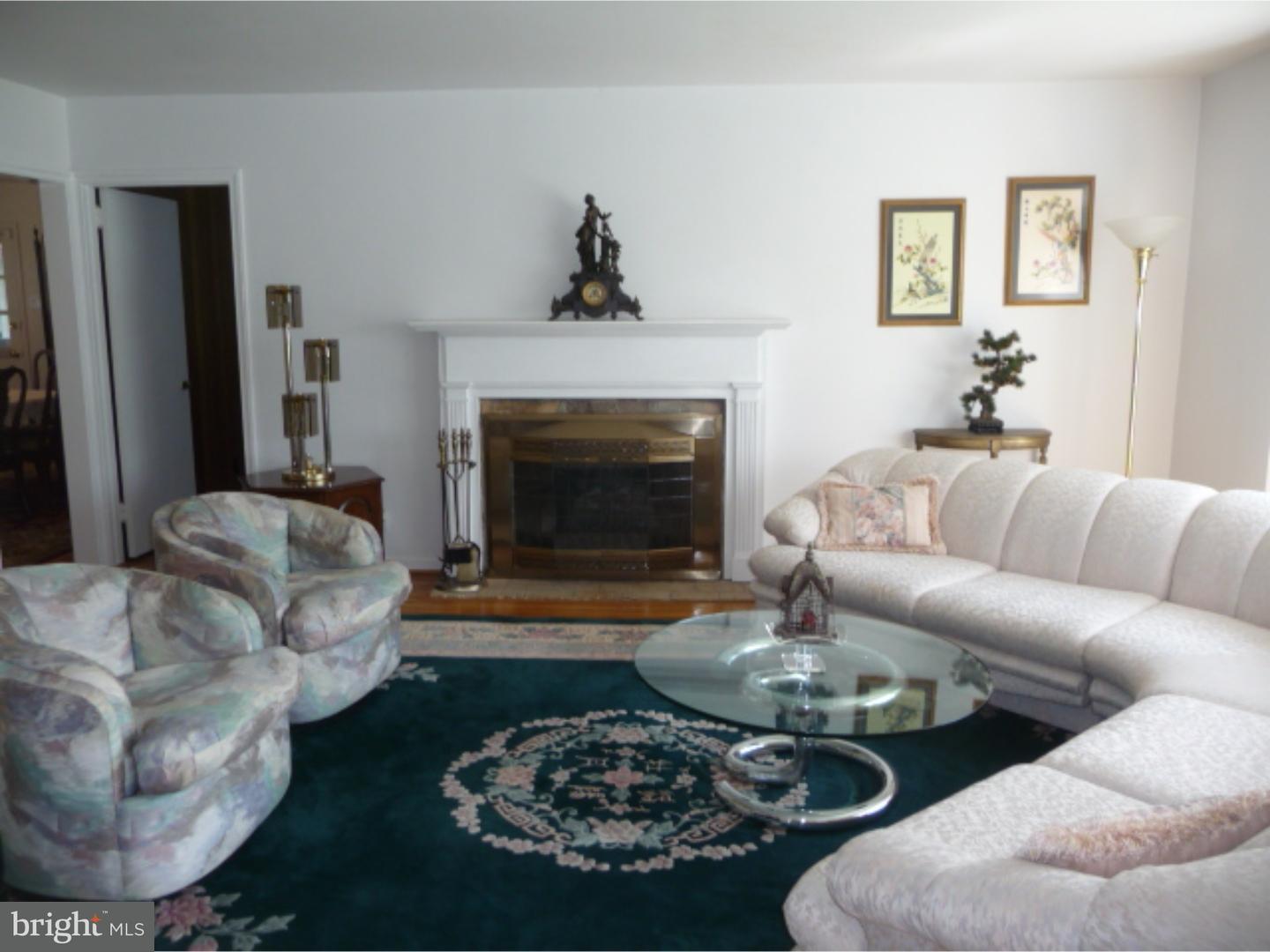 2078 Kent Road Huntingdon Valley, PA 19006 - Photo 9 of 25 Living Room