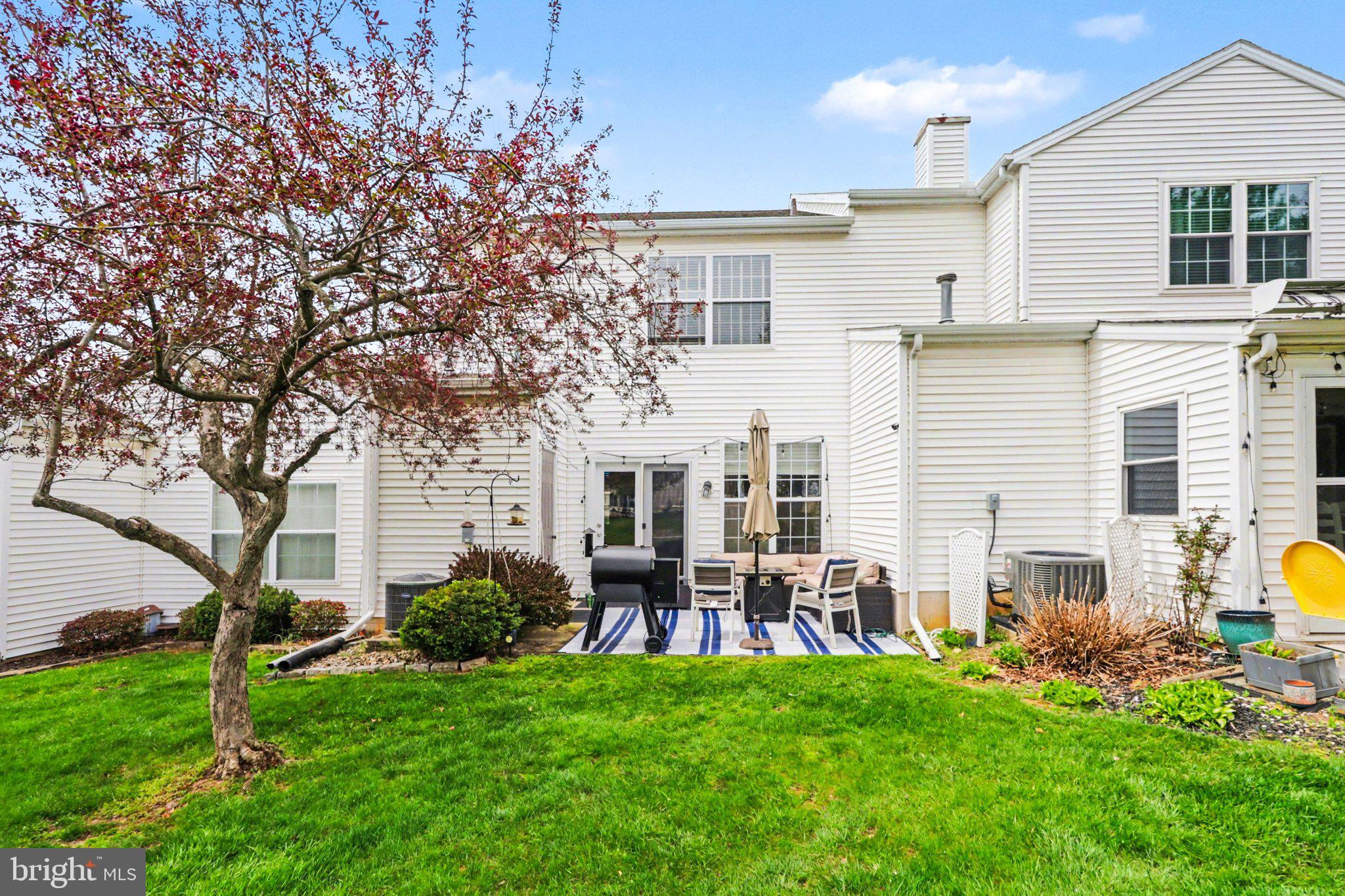 652 Springhouse Lane Hummelstown, PA 17036 - Photo 23 of 35 a front view of house with yard