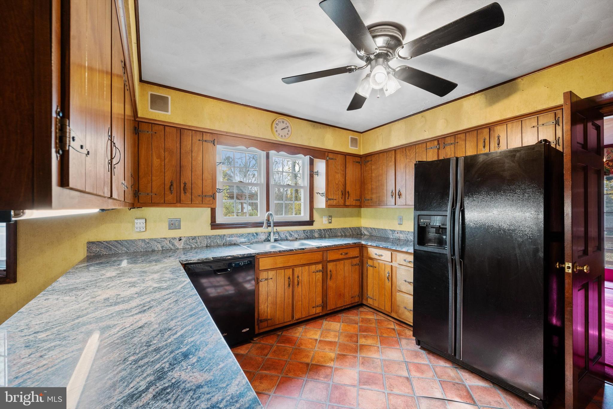 6953 Middle Road Middletown, VA 22645 - Photo 25 of 56 kitchen w/granite