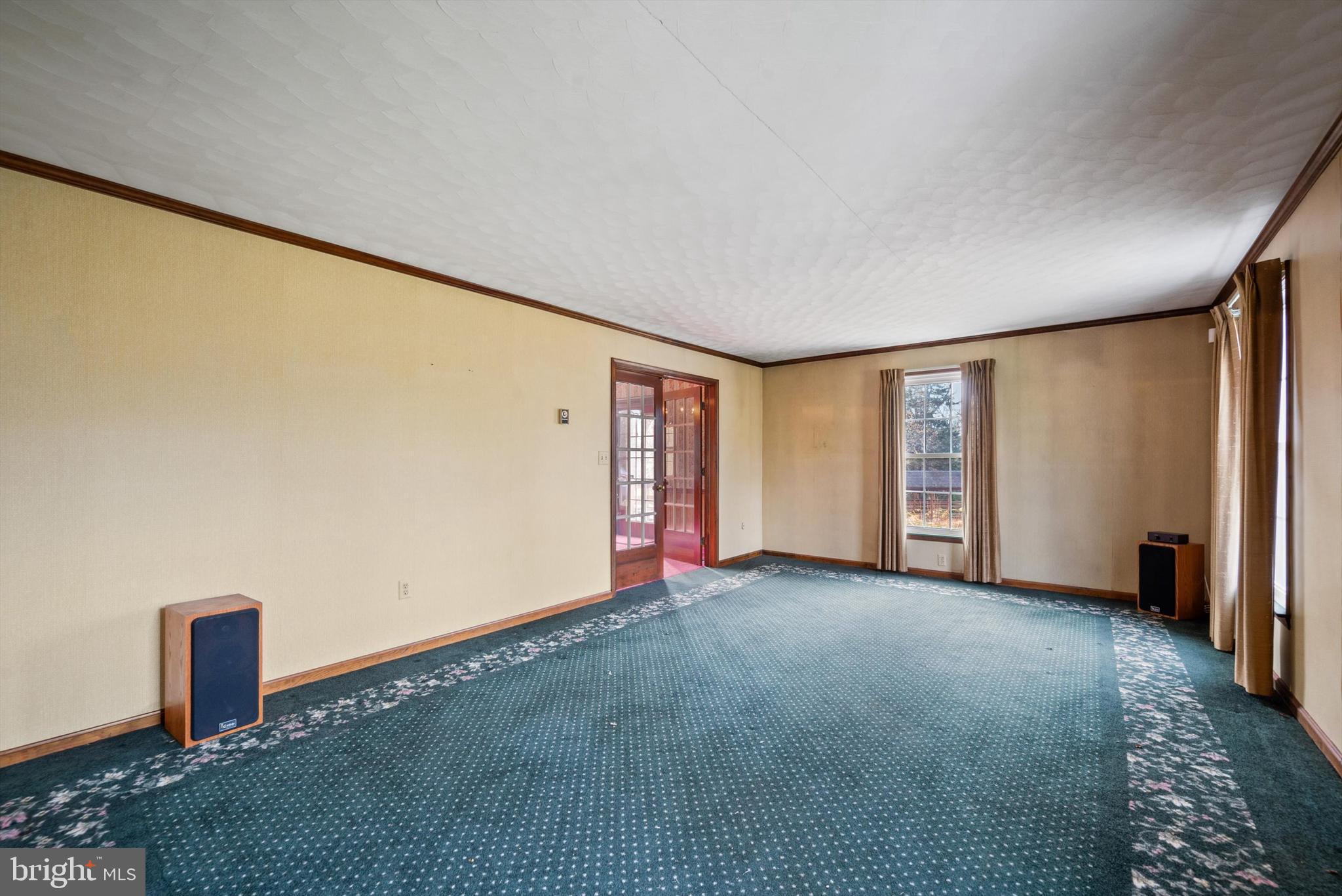 6953 Middle Road Middletown, VA 22645 - Photo 31 of 56 living room