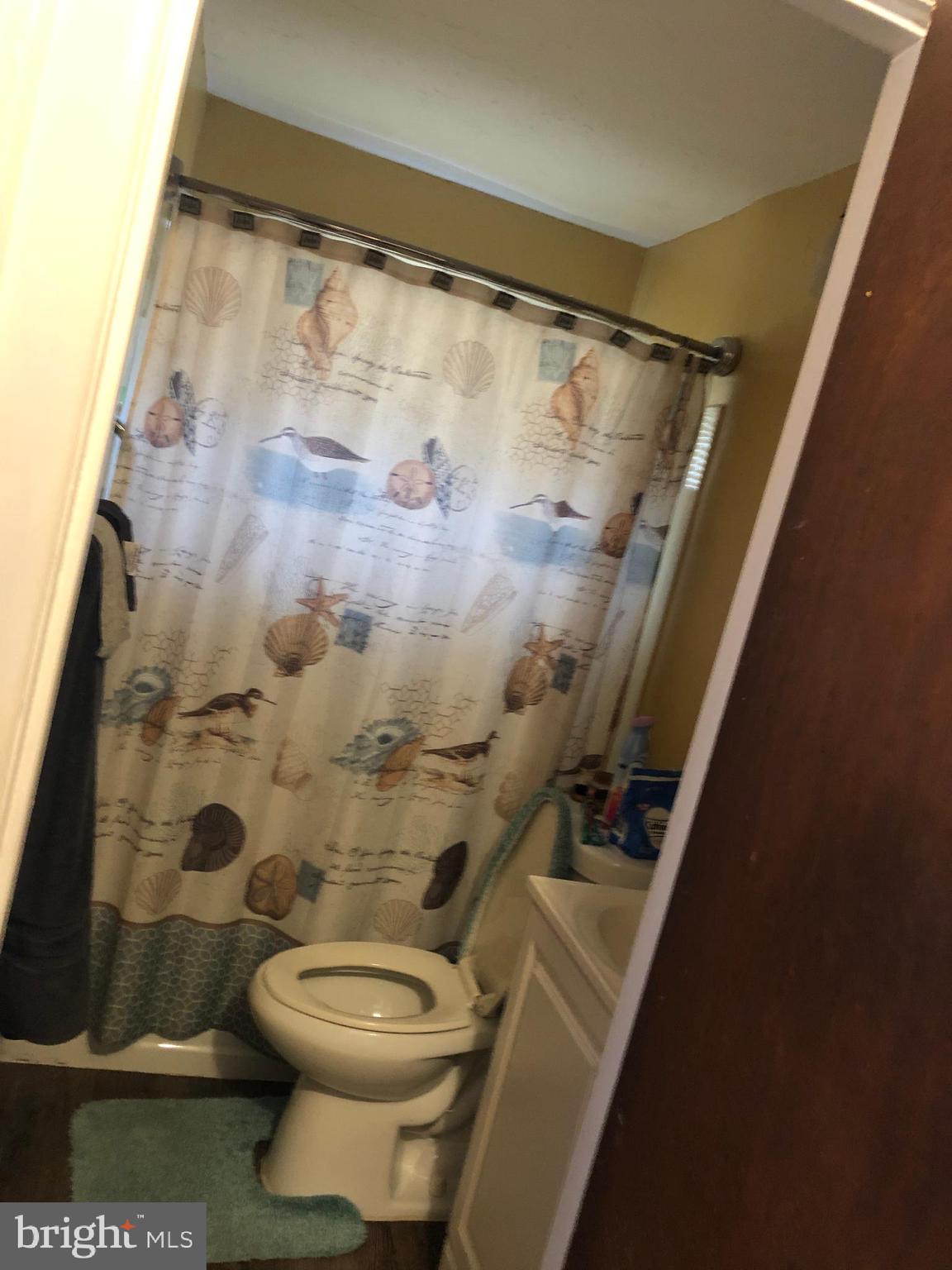 1086 Trent Road Camden, NJ 08104 - Photo 15 of 19 Bathroom