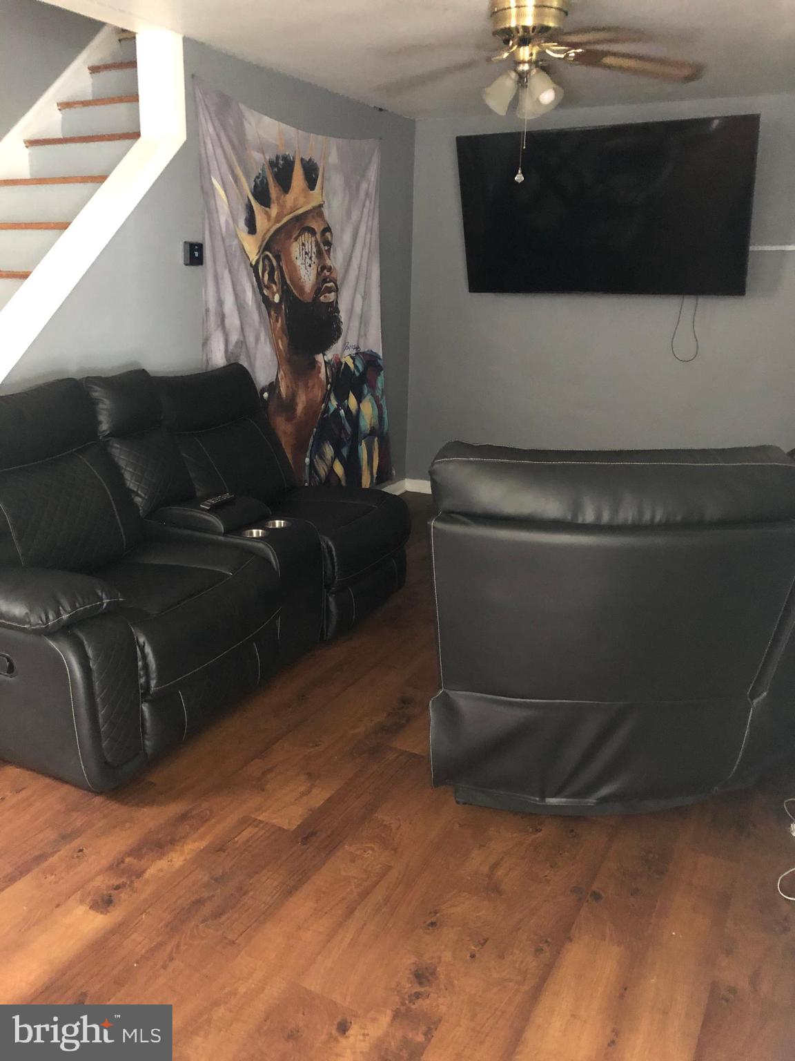 1086 Trent Road Camden, NJ 08104 - Photo 6 of 19 Livingroom