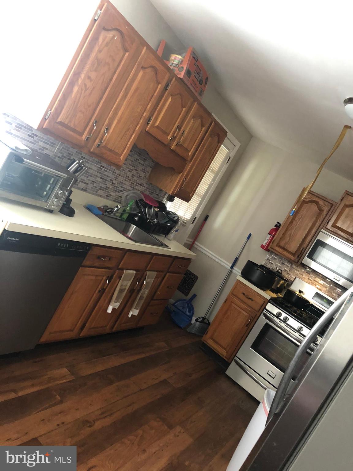 1086 Trent Road Camden, NJ 08104 - Photo 9 of 19 Kitchen