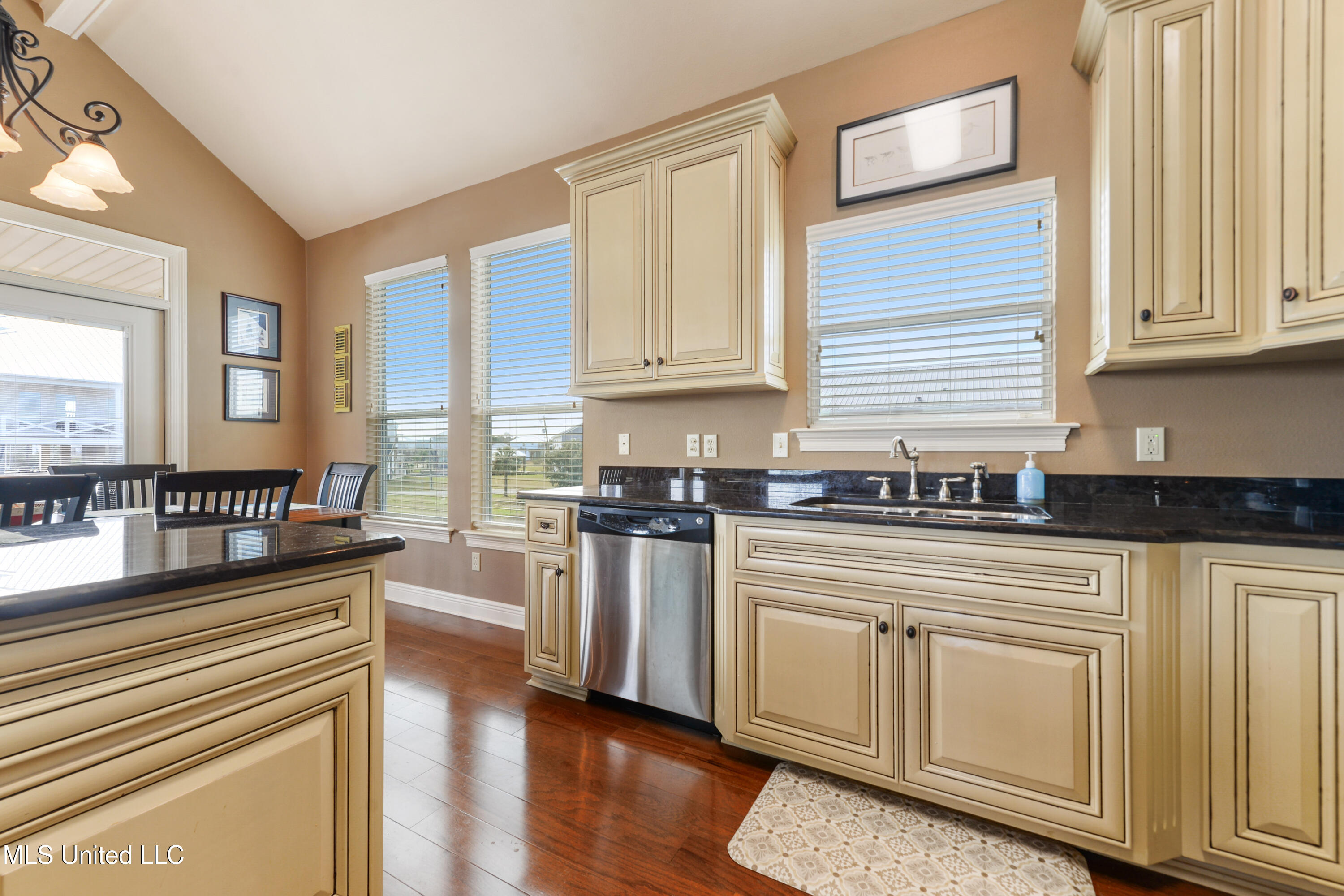 4069 Madagascar Street Bay St. Louis, MS 39520 - Photo 14 of 36 014