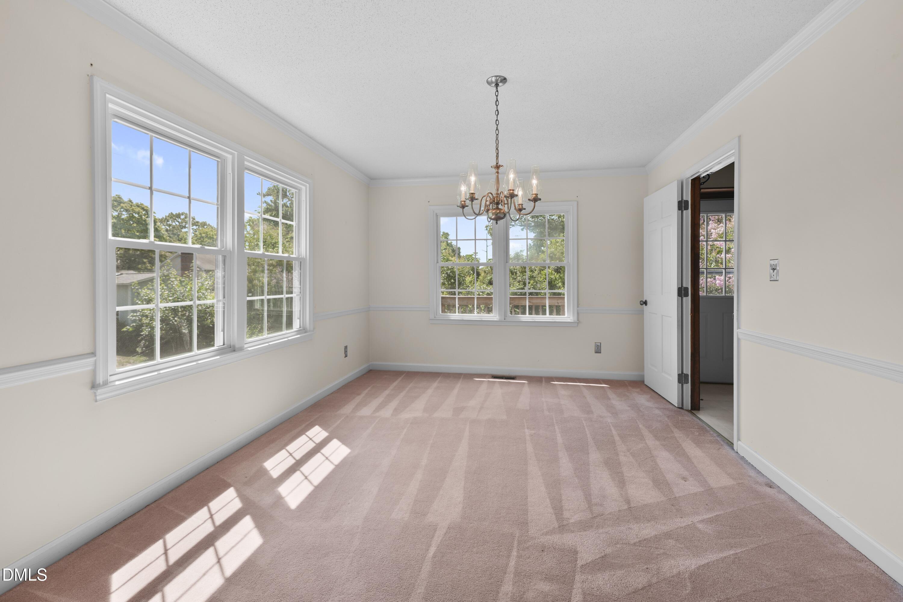 3307 Roundtree Court Raleigh, NC 27607 - Photo 4 of 27 Dining